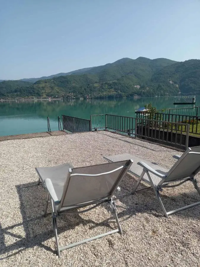 Villa Lake