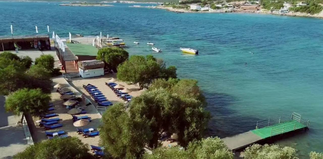 Maya Bistro Hotel & Beach