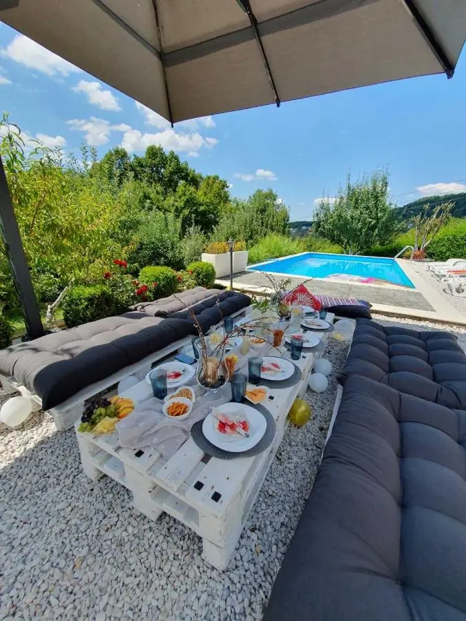Woodrock Villa