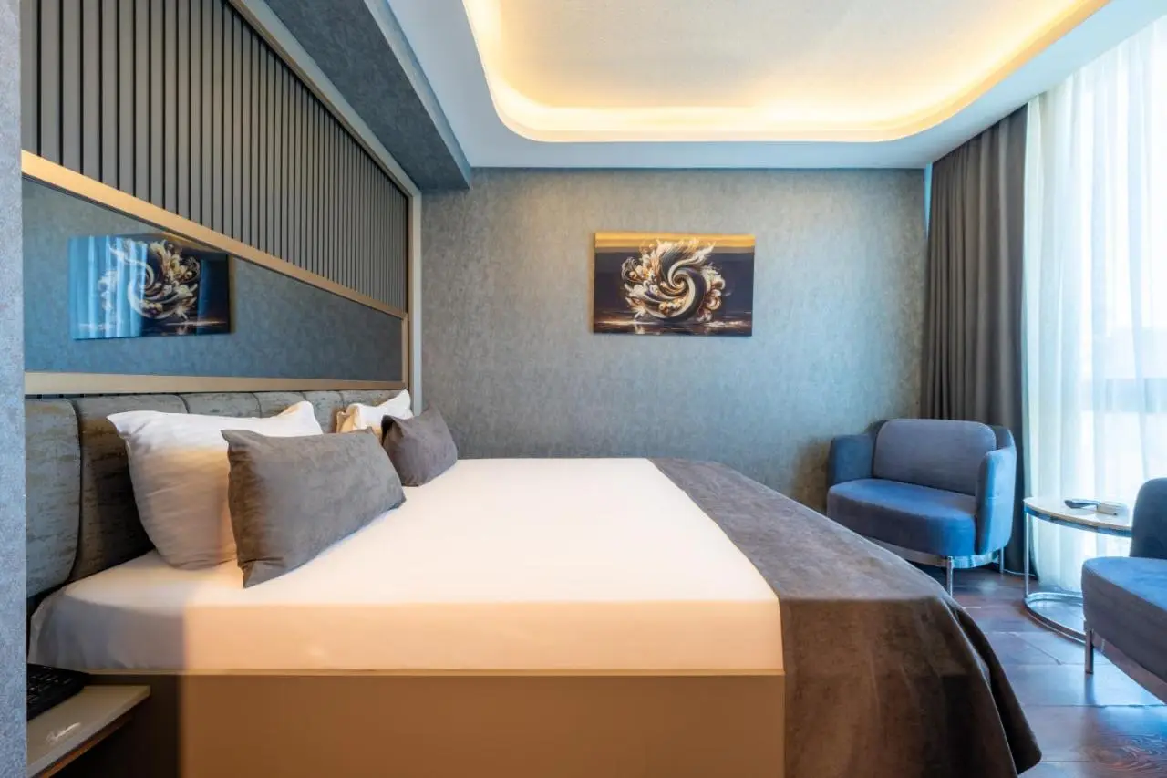 216 Eagle Palace Suite