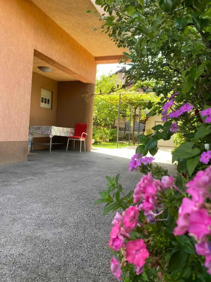 Apartman Nedim - Free Parking & Garden near Airport