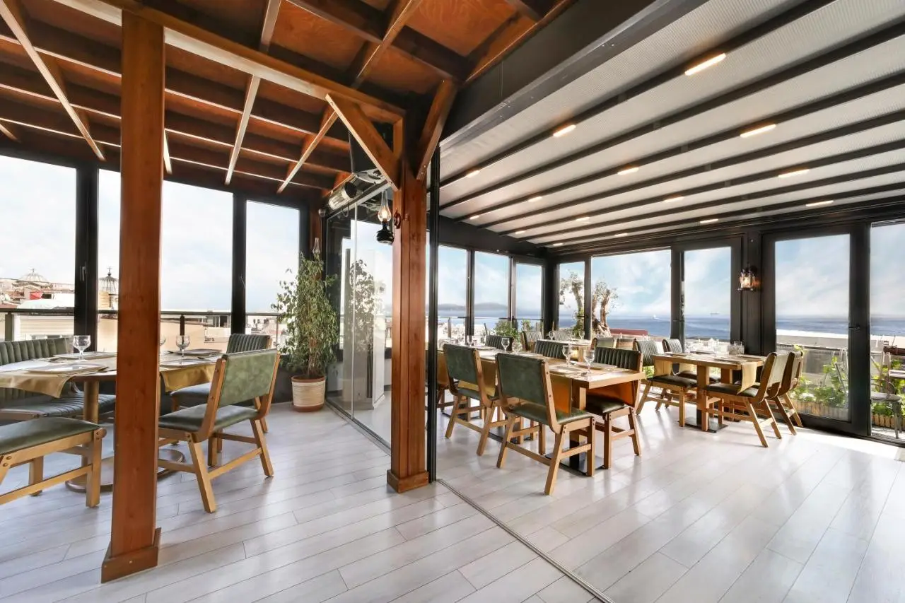 Skalion Hotel