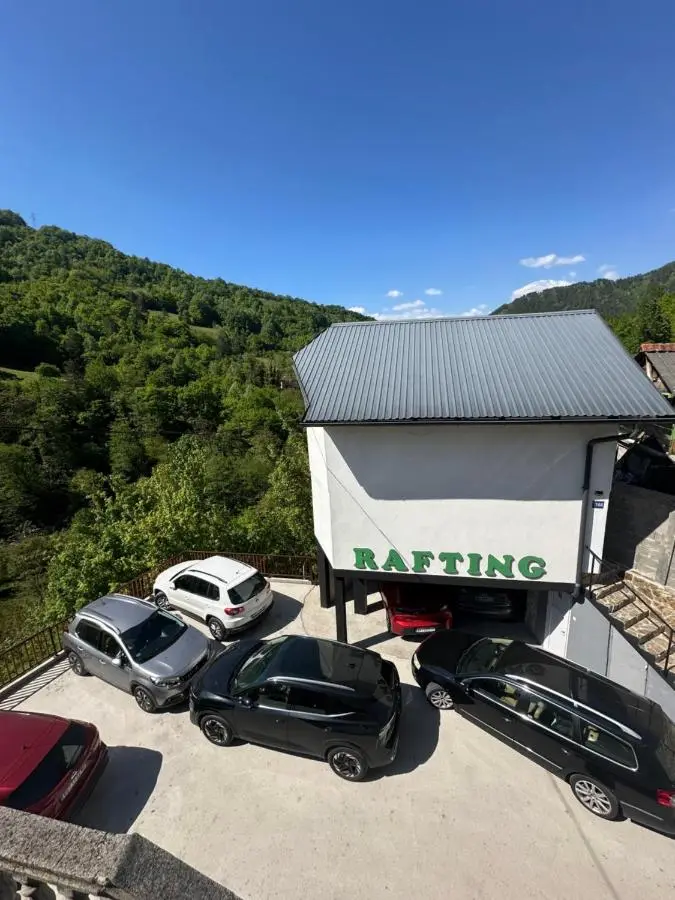 Hostel Raft Neretva