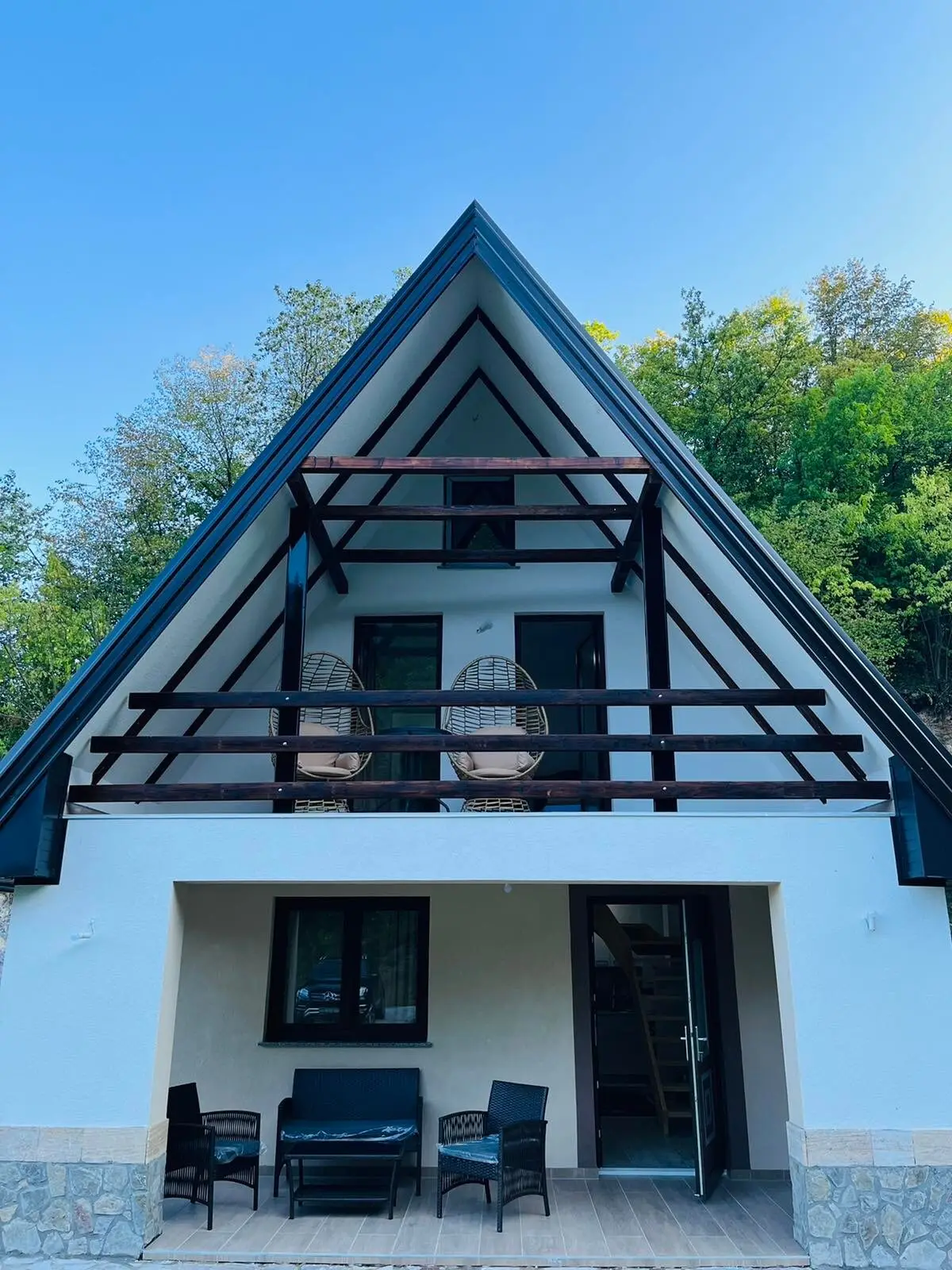 Hana - mountain house with forest views