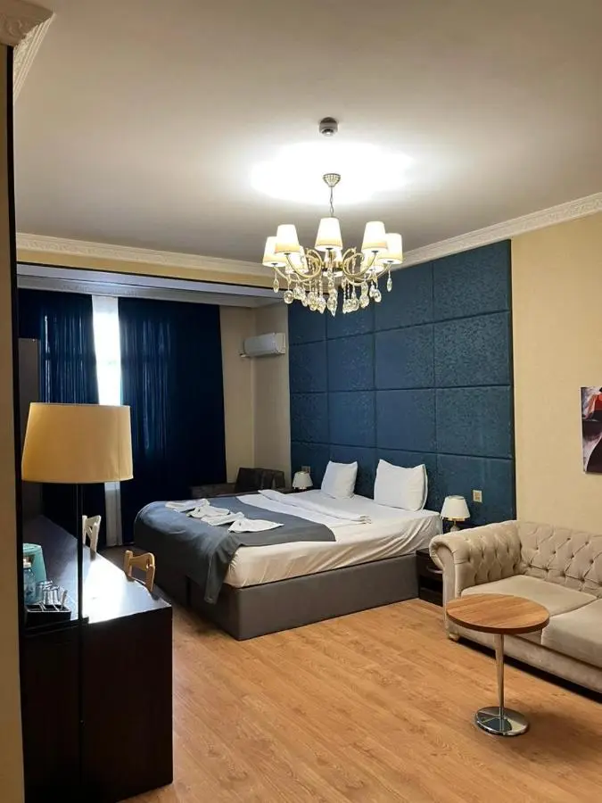 Family Golden Street Hotel