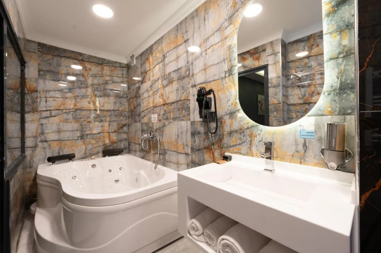 216 Eagle Palace Suite