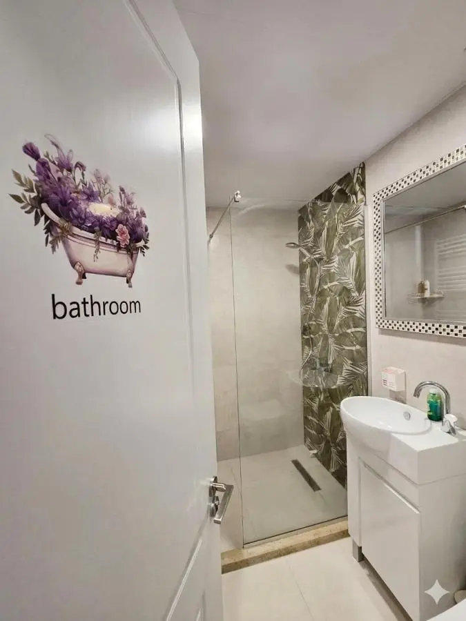 2-bedroom the entire apartment Very central Location 3 minutes walk to central square, Kolkha Fountain