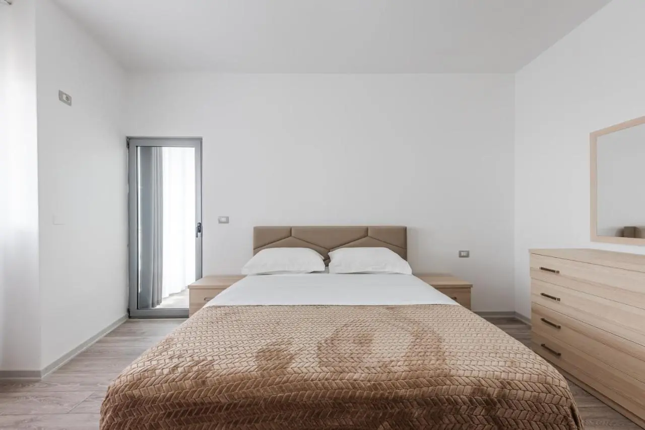 City Escape Apartment by PikHost