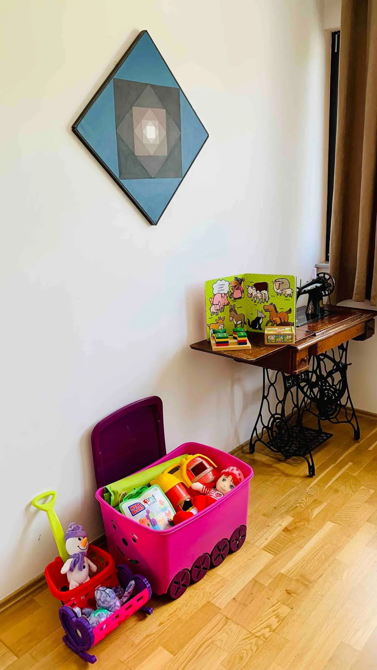 City center 2BDR child friendly & home work app