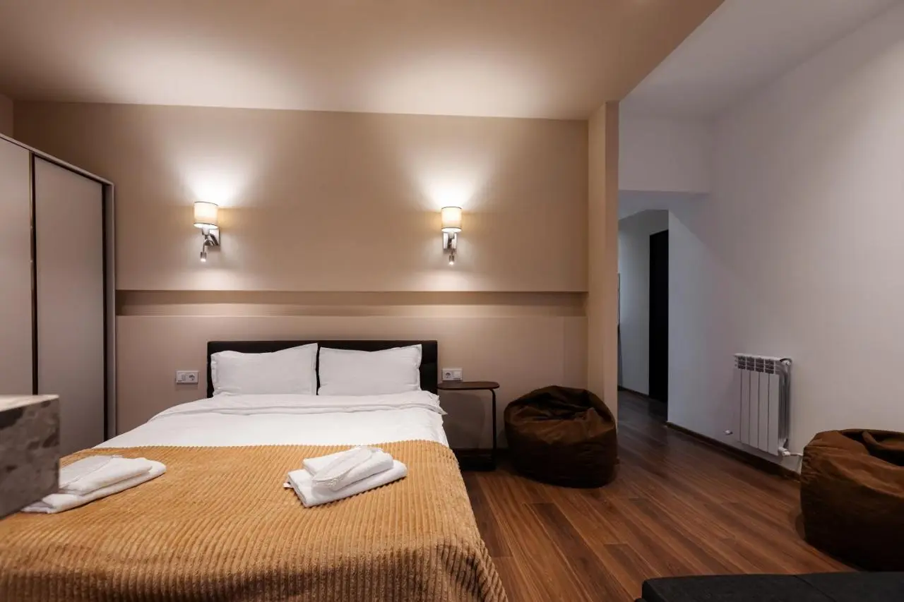 Apart Meidani - Stylish Old Town Apartment with Balcony & Synagogue View