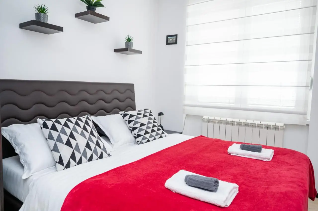 Bright 1BDR Apartment in the City Center