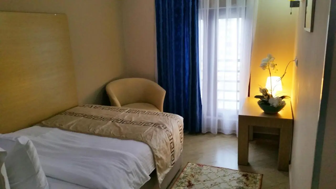 Capital Tirana Hotel Bruçi