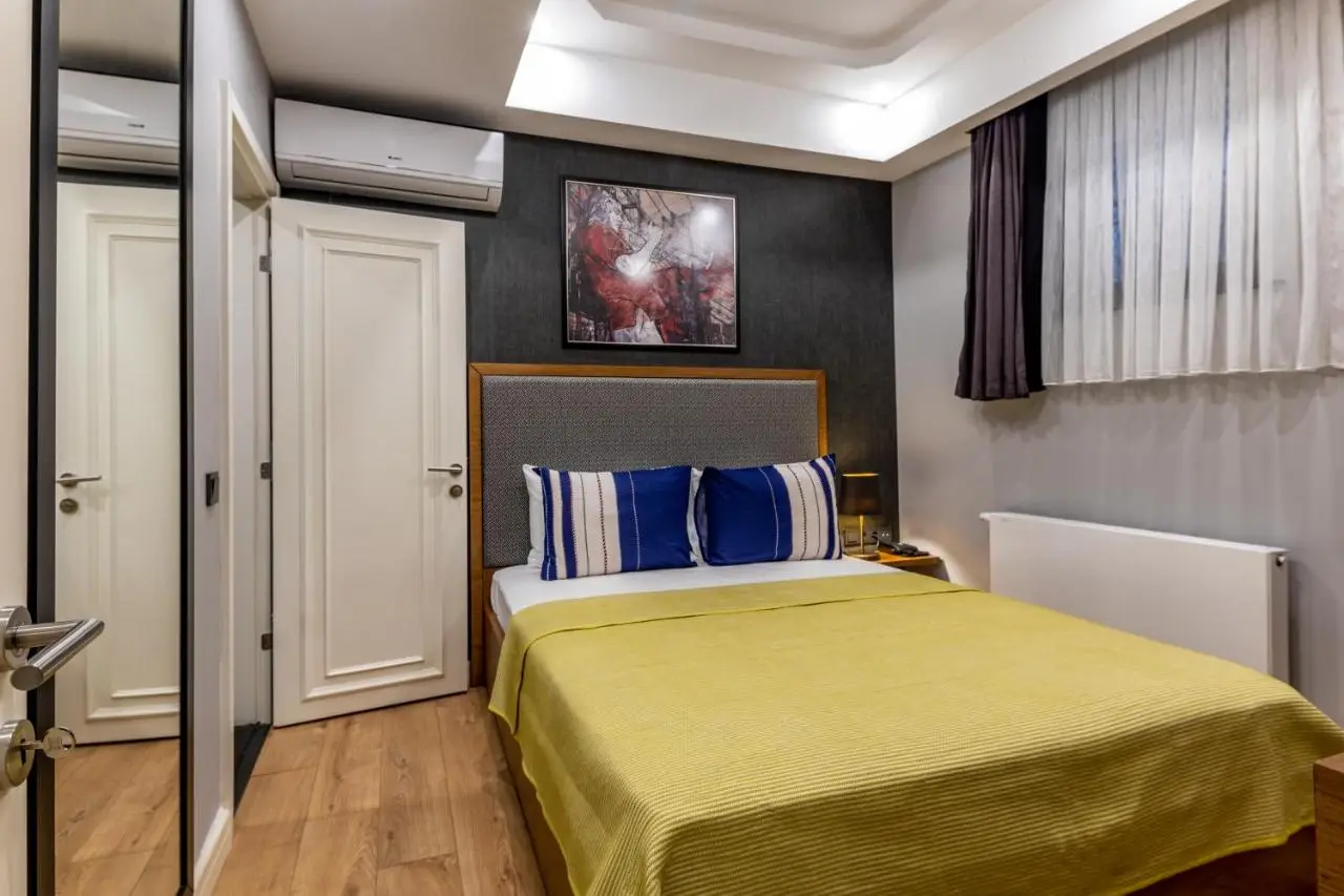 SALA SUITES