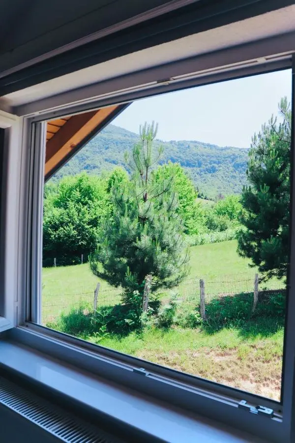 Villa Saraj with Swimming Pool & Jacuzzi near Sarajevo