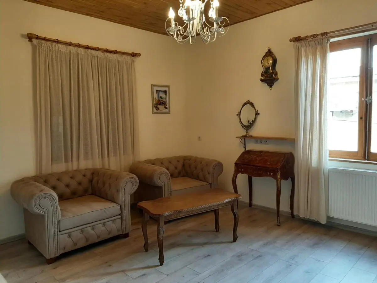Vintage Art Rooms