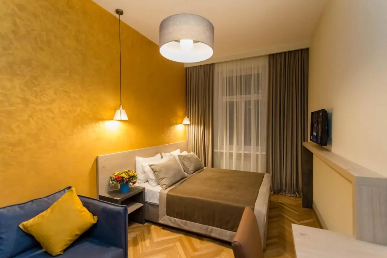 Luxury 3 BR apartment by Freedom square City Center