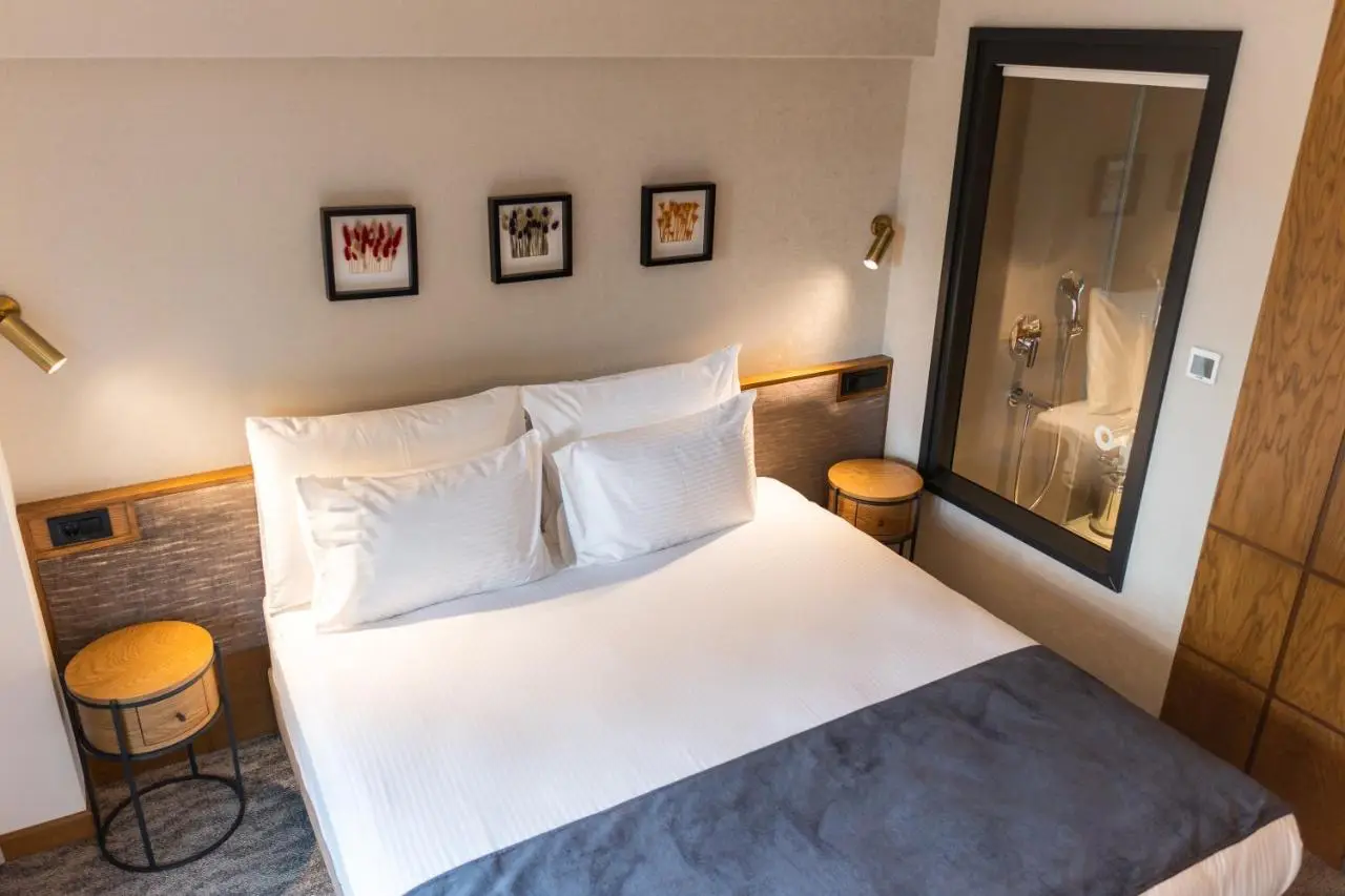 MEG HOTEL