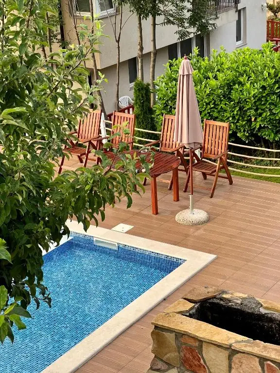 Luxury 2 bedroom apartment with pool