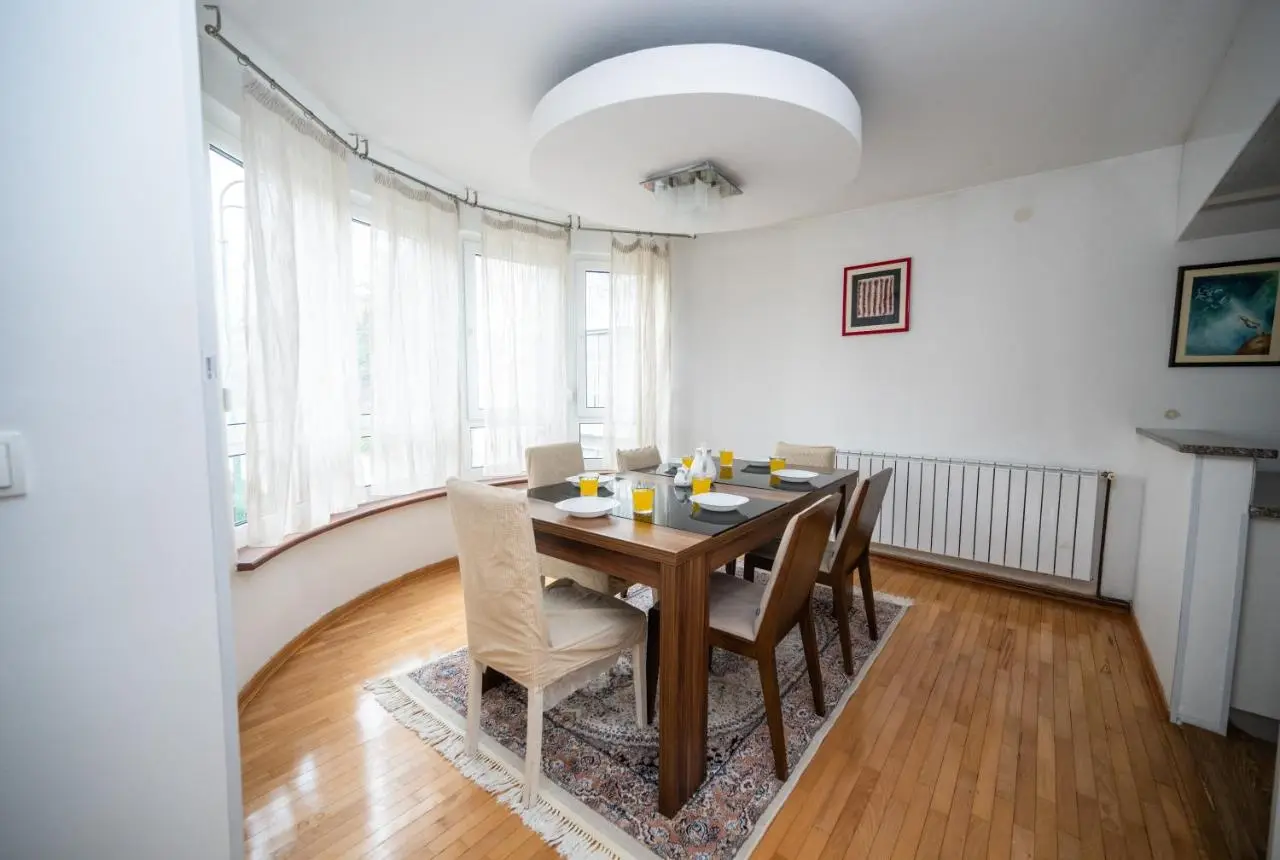 Spacious & Modern Apartment in the City Centre