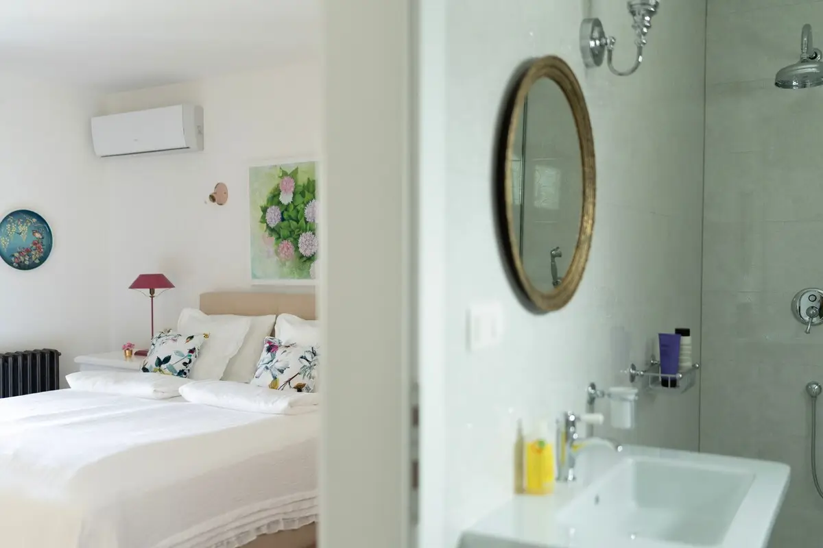 Room 4 with balcony and river view