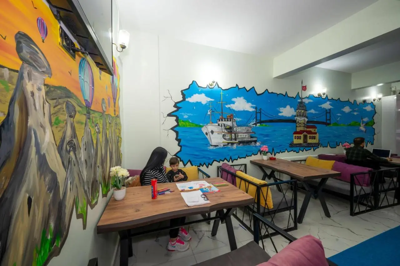 XALİLA HOSTEL & CAFE, MEN's ROOM, BEST IN ISTANBUL ,