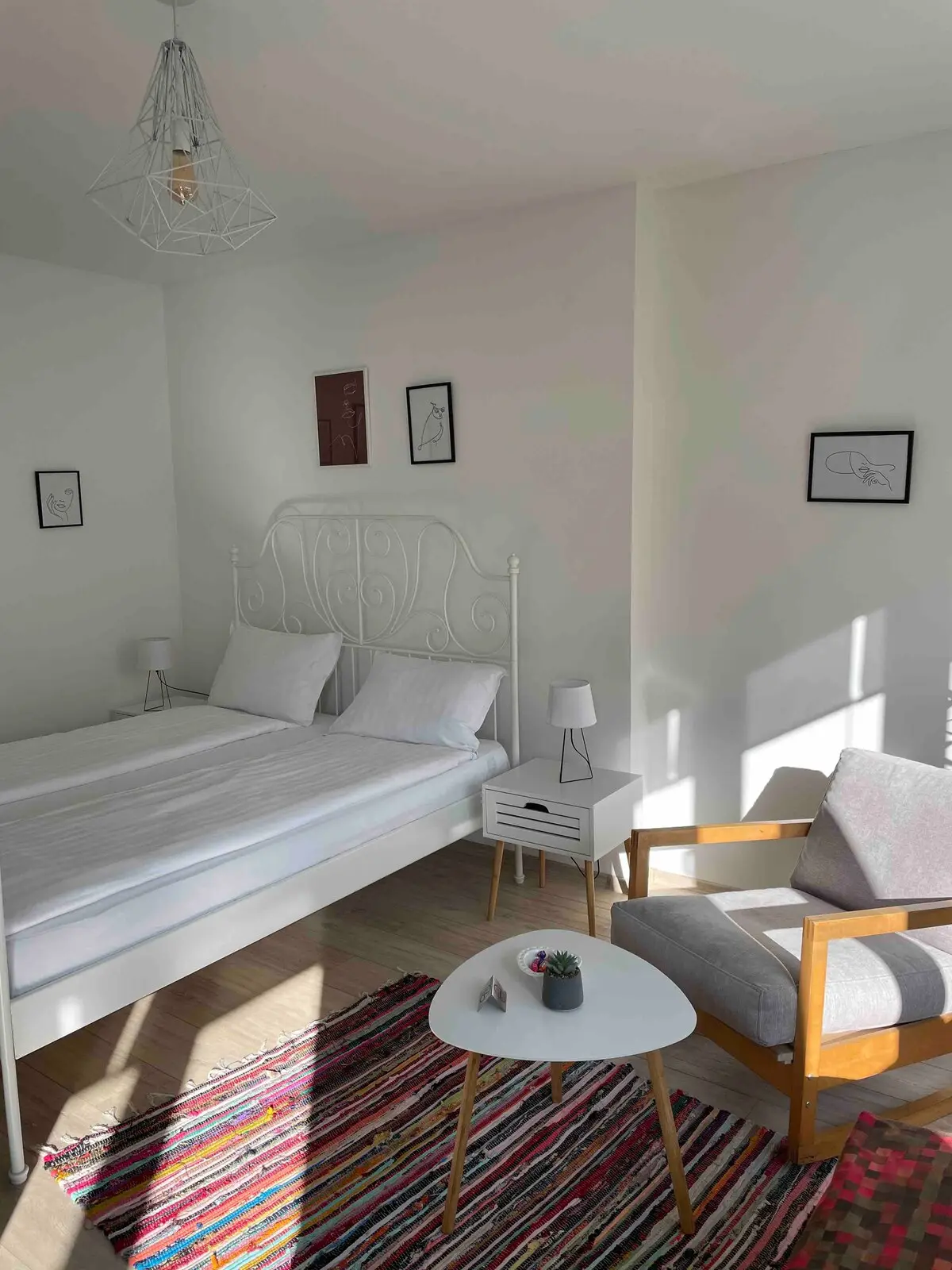 Beautiful White Studio Apartment Lejla