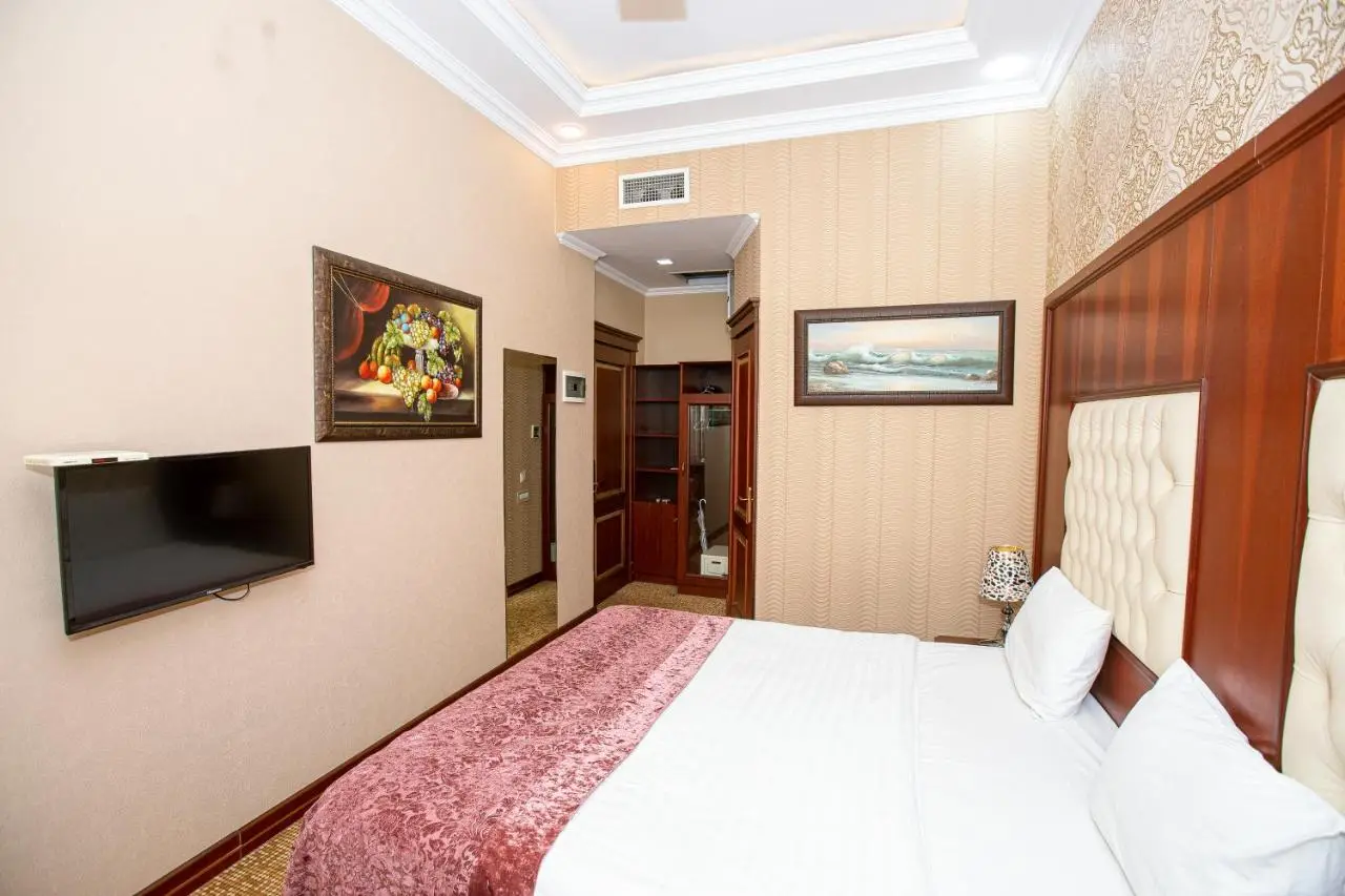Clover Hotel F1 View