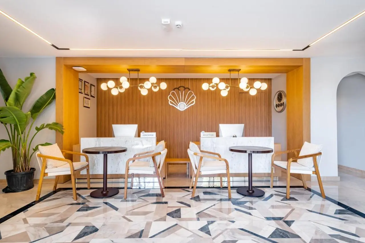 PEARLY HOTEL