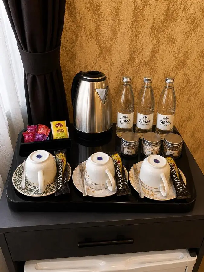 Honey Hotel