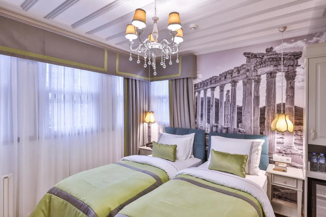 9 Doors Hotel