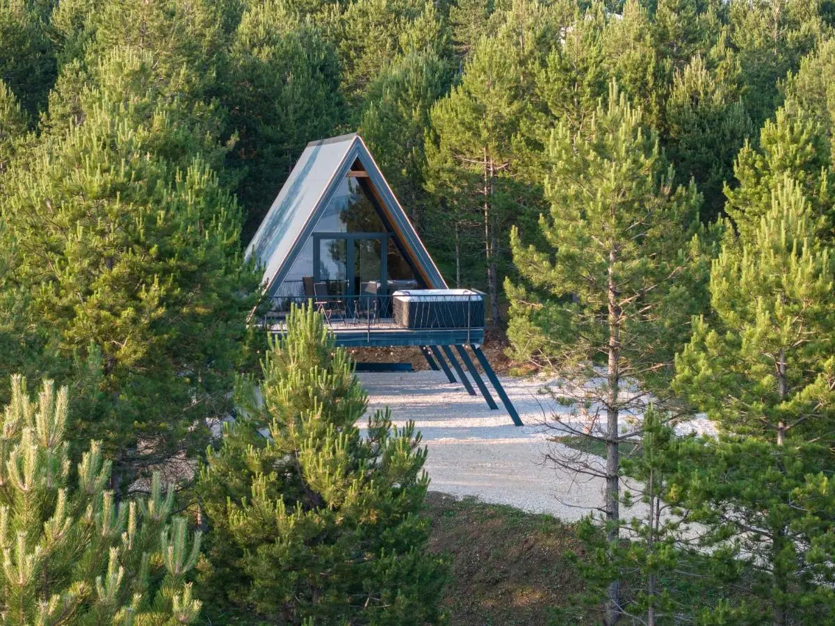 Continental Adventure Resort - Mountain Escape & Glamping