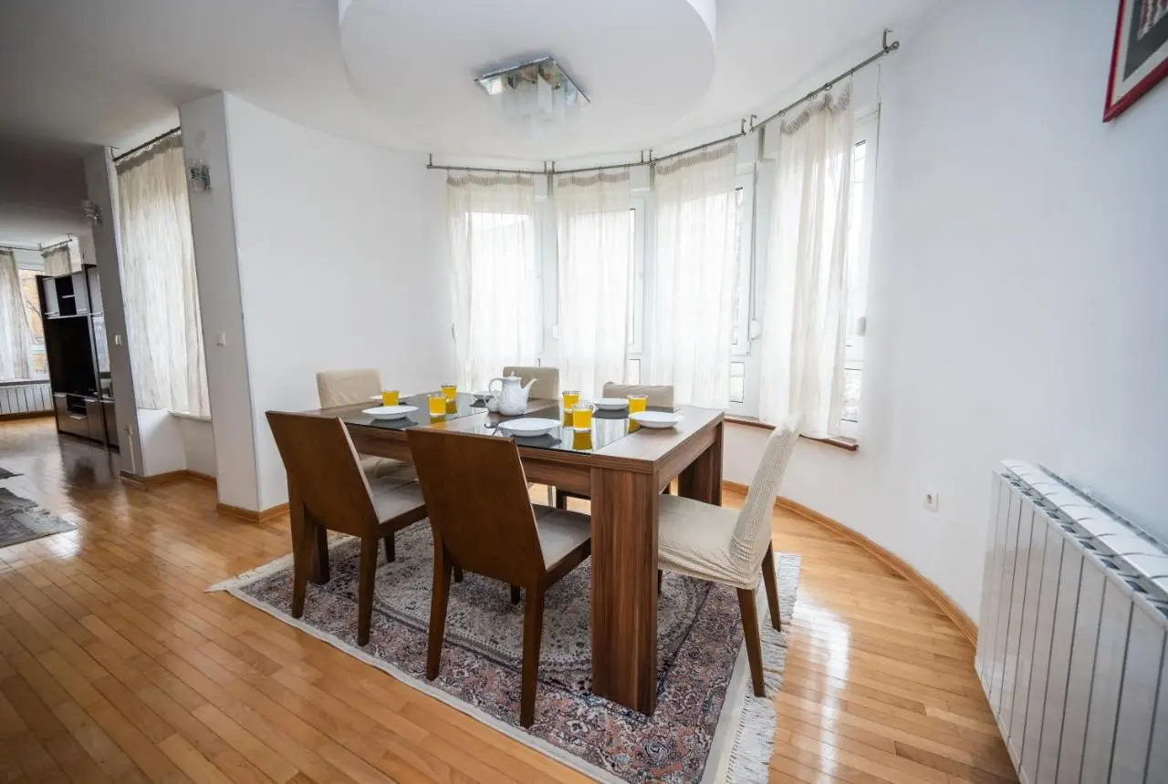 Spacious & Modern Apartment in the City Centre