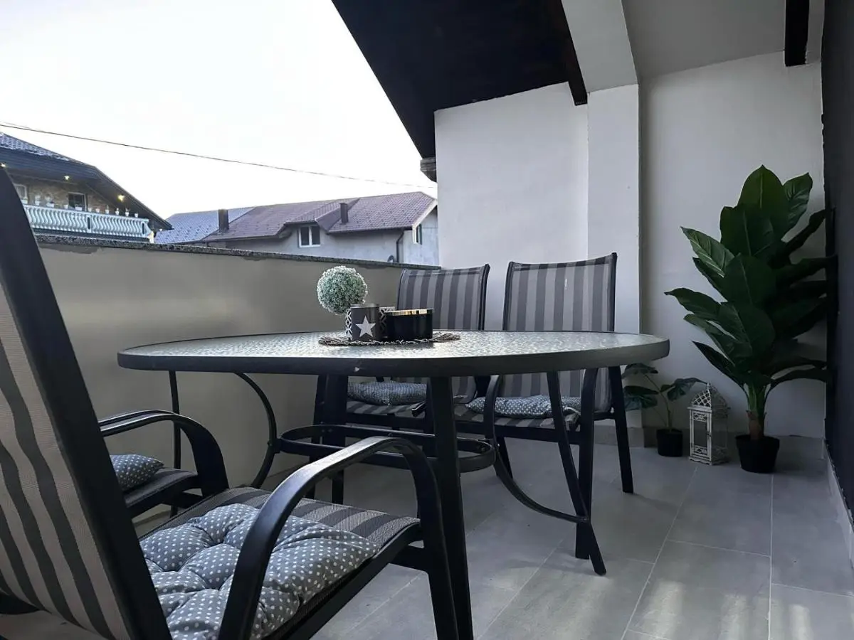 Holiday House White Hill