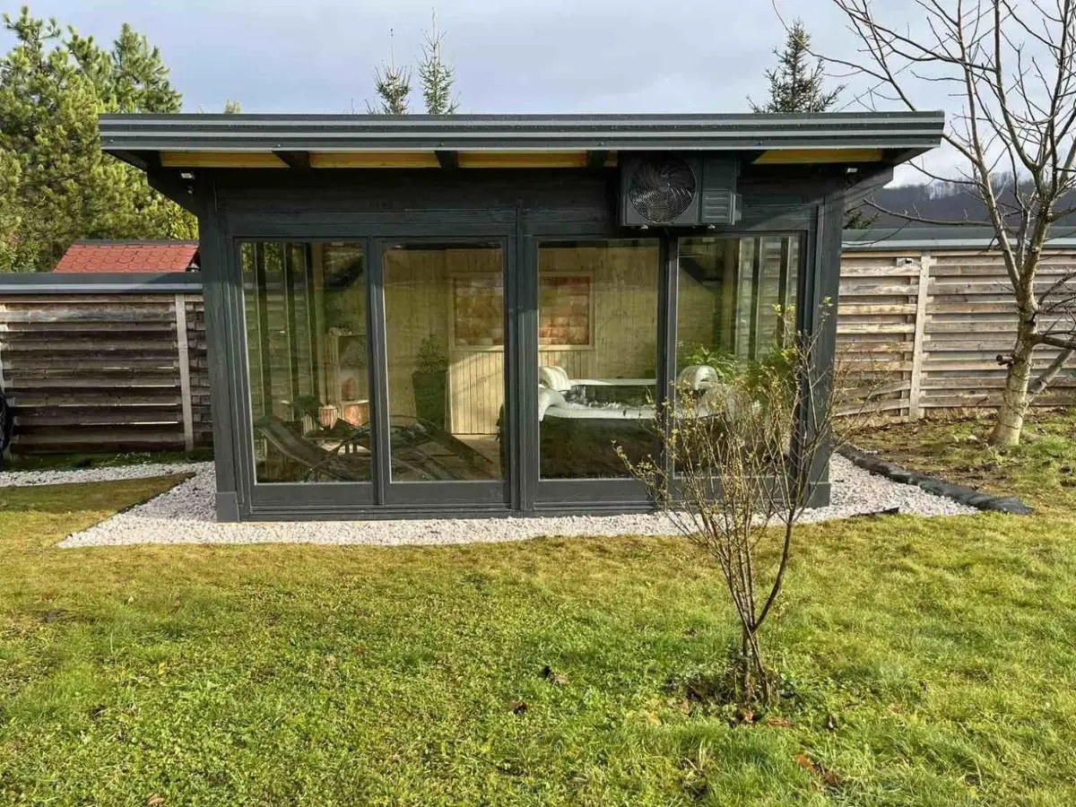 Residence Wood Pool & SPA