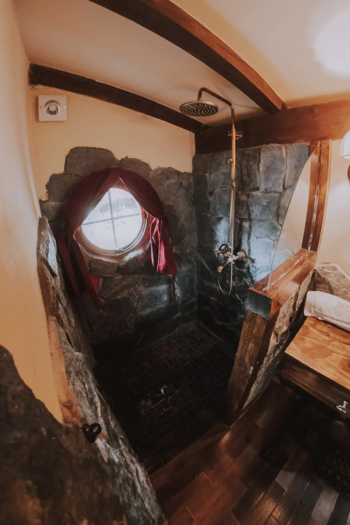Hobbit House Mostar – Magical Underground Stay