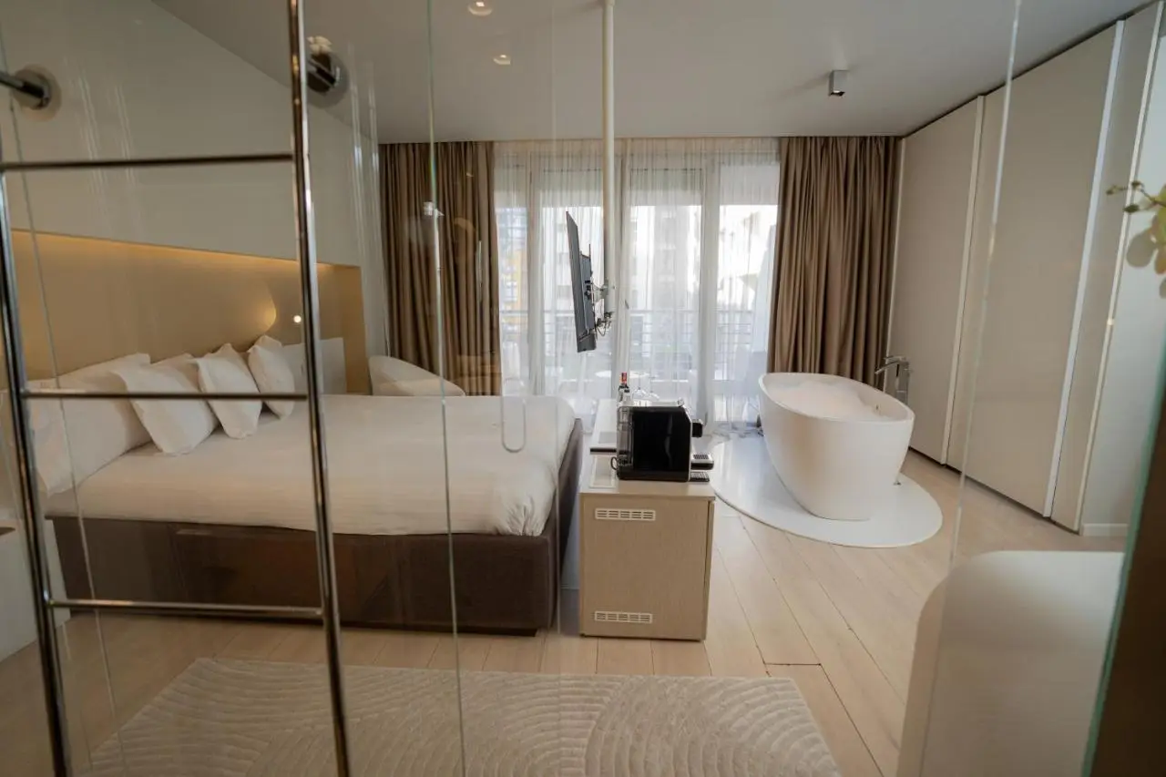 Lake Drive Rooms&Apartments