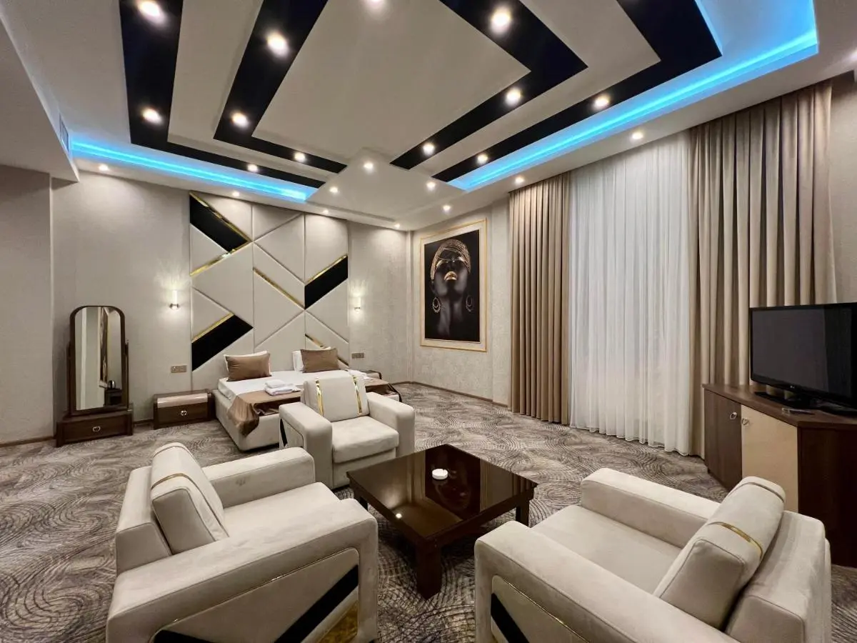 Royal Mansion Hotel