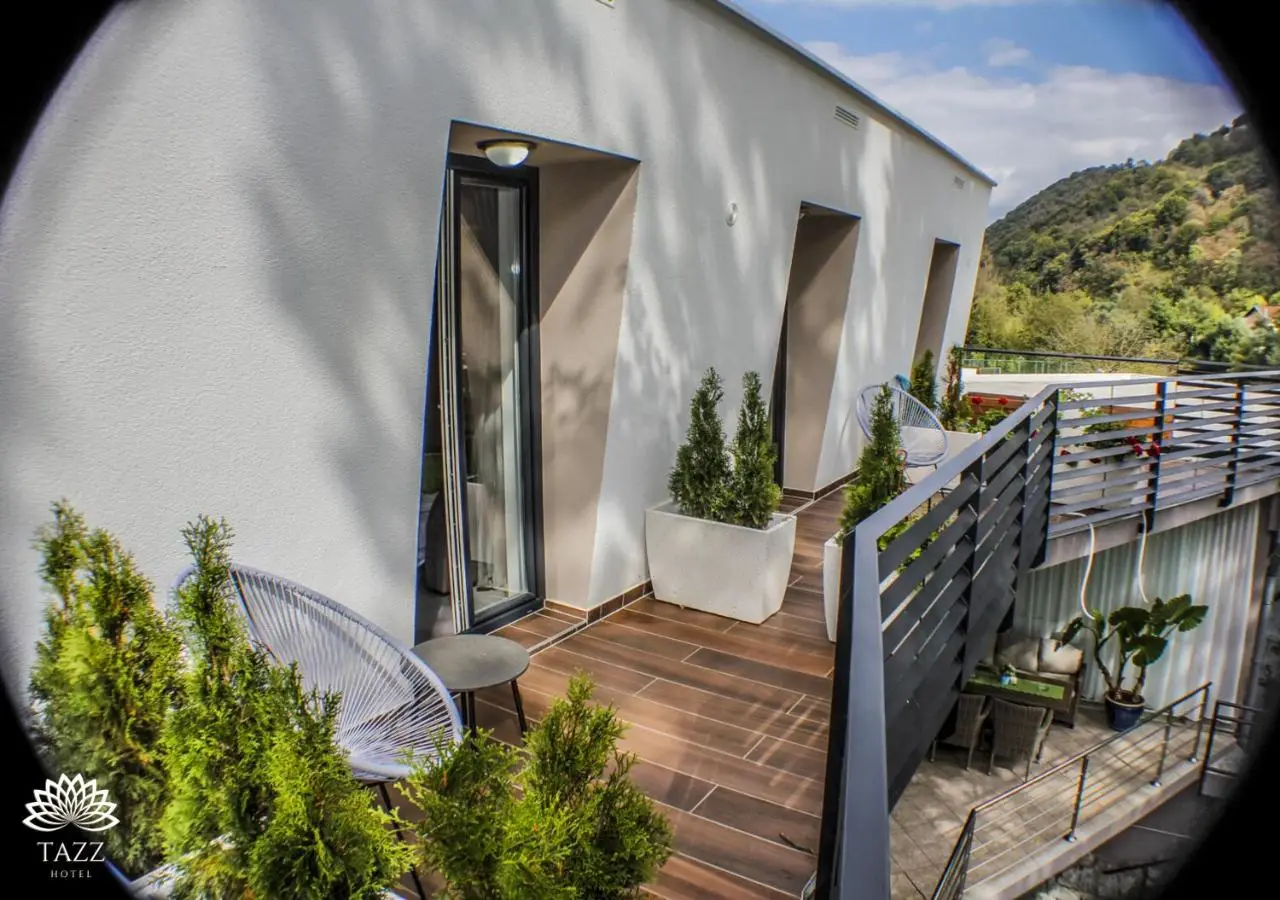 Hotel Tazz - River Front Oasis Collection