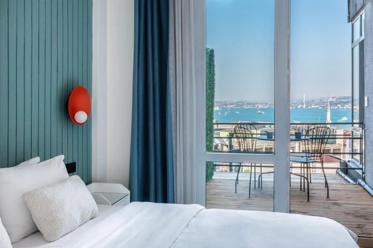 Stay Beyond the Bosphorus #5
