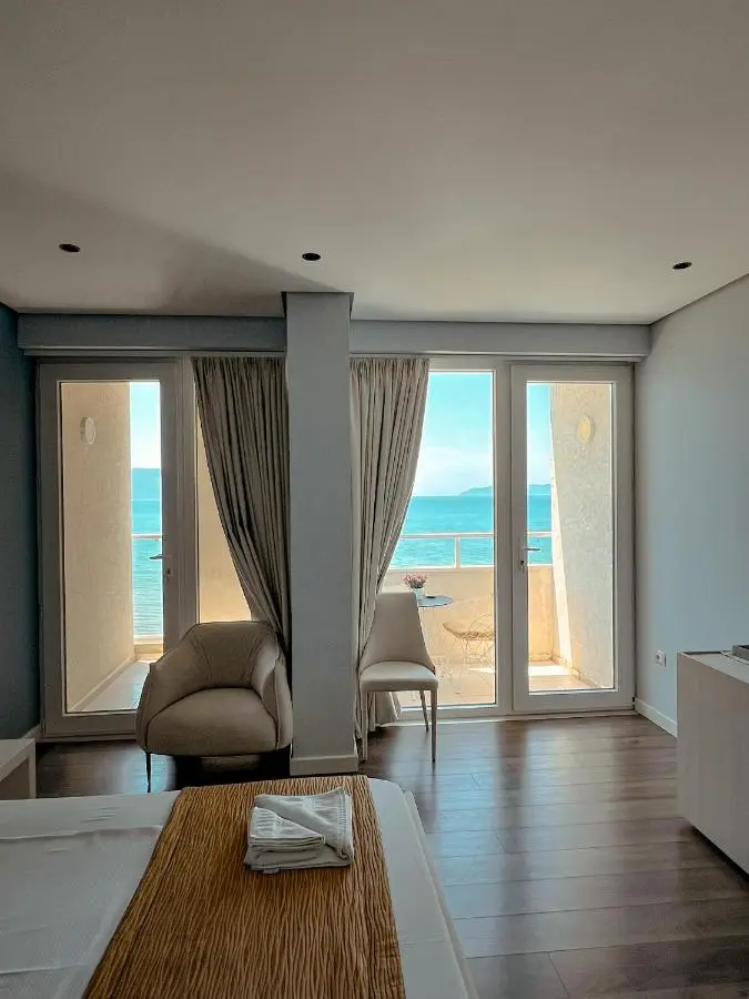 Maxi Room