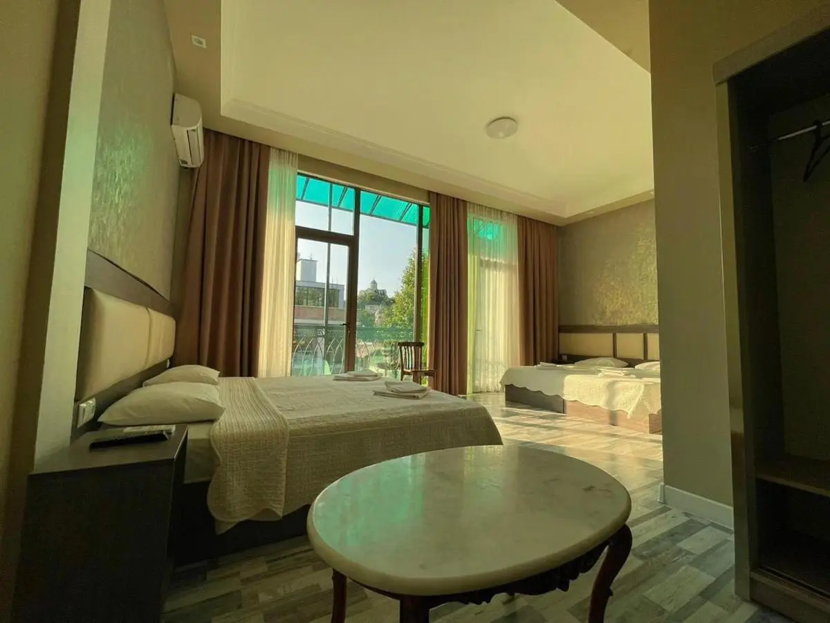 Discovery Hotel