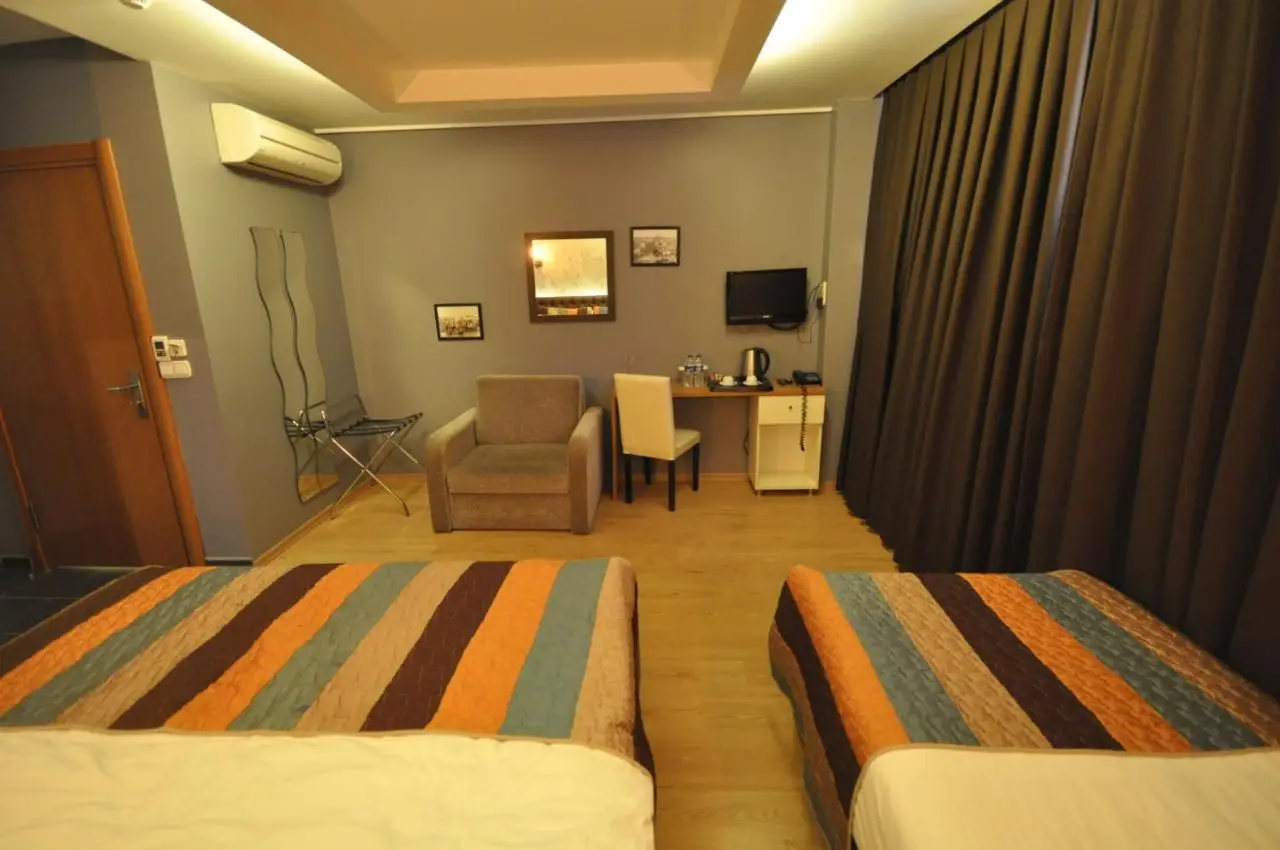 Retropera Hotel