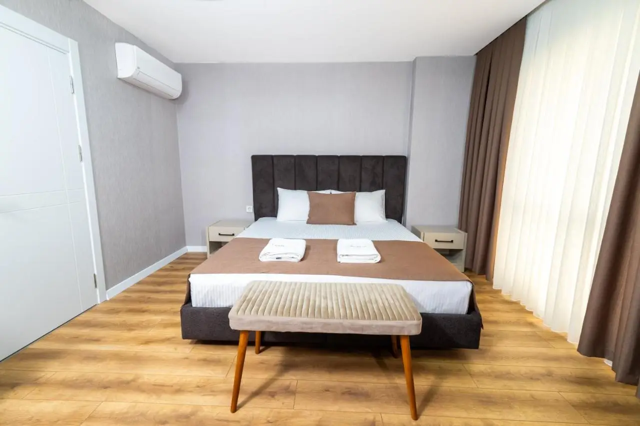 Luxury Life Suites
