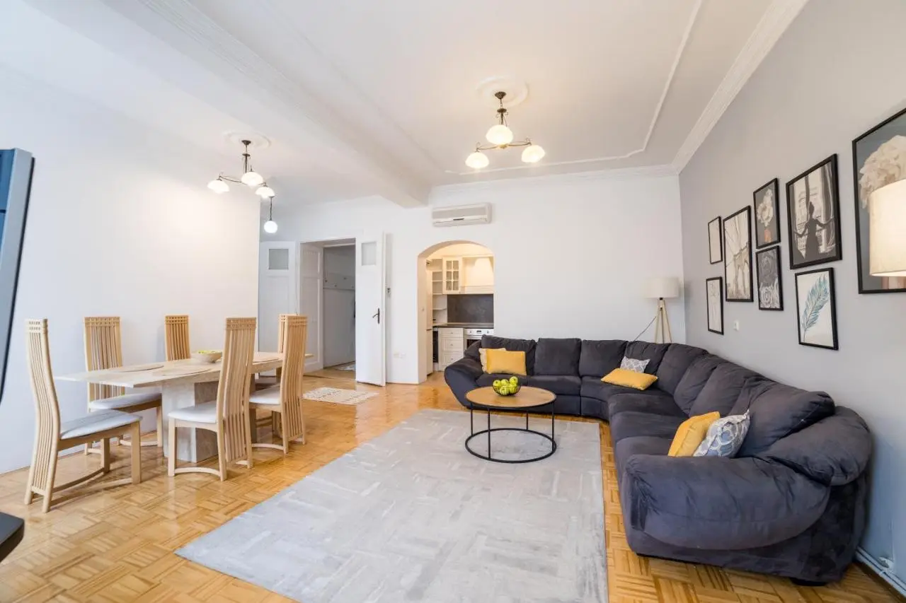 Urban Santiq City Center 3-bedroom apartment with balcony