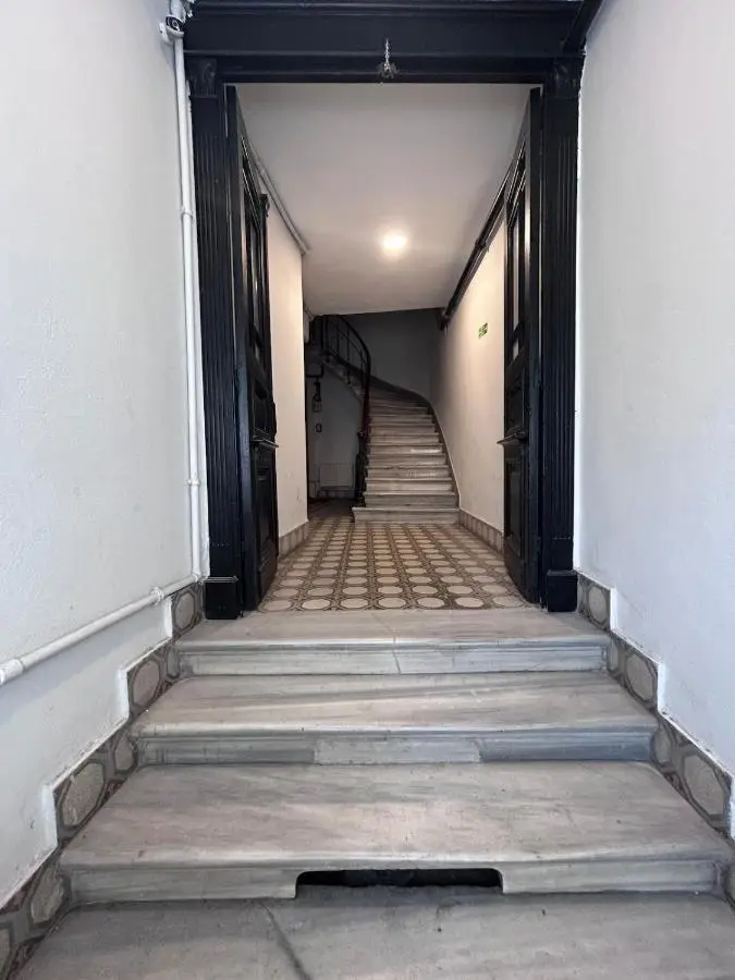 1910 Pera Apartment