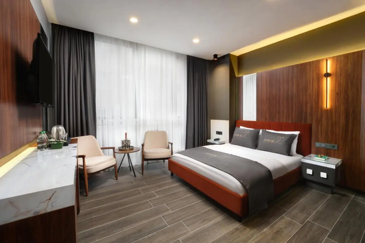Second Suit Hotel