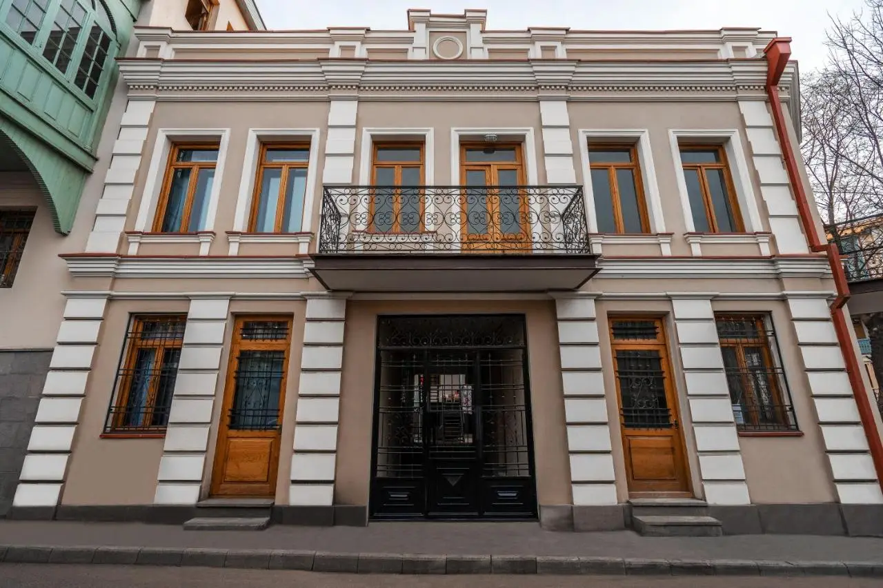 8 Rooms Apartotel On Meidan