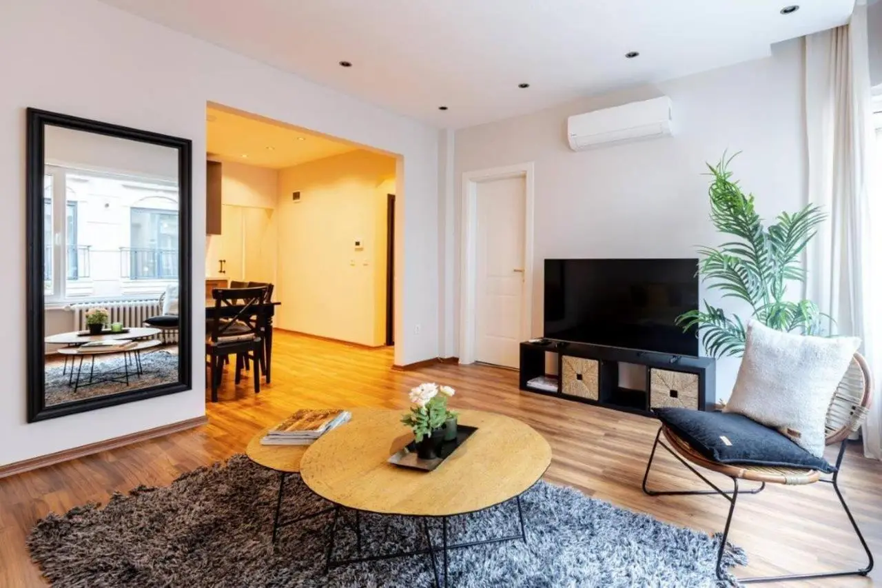 Spacious Modern Airy 4Bed2Bath Central Home! #369