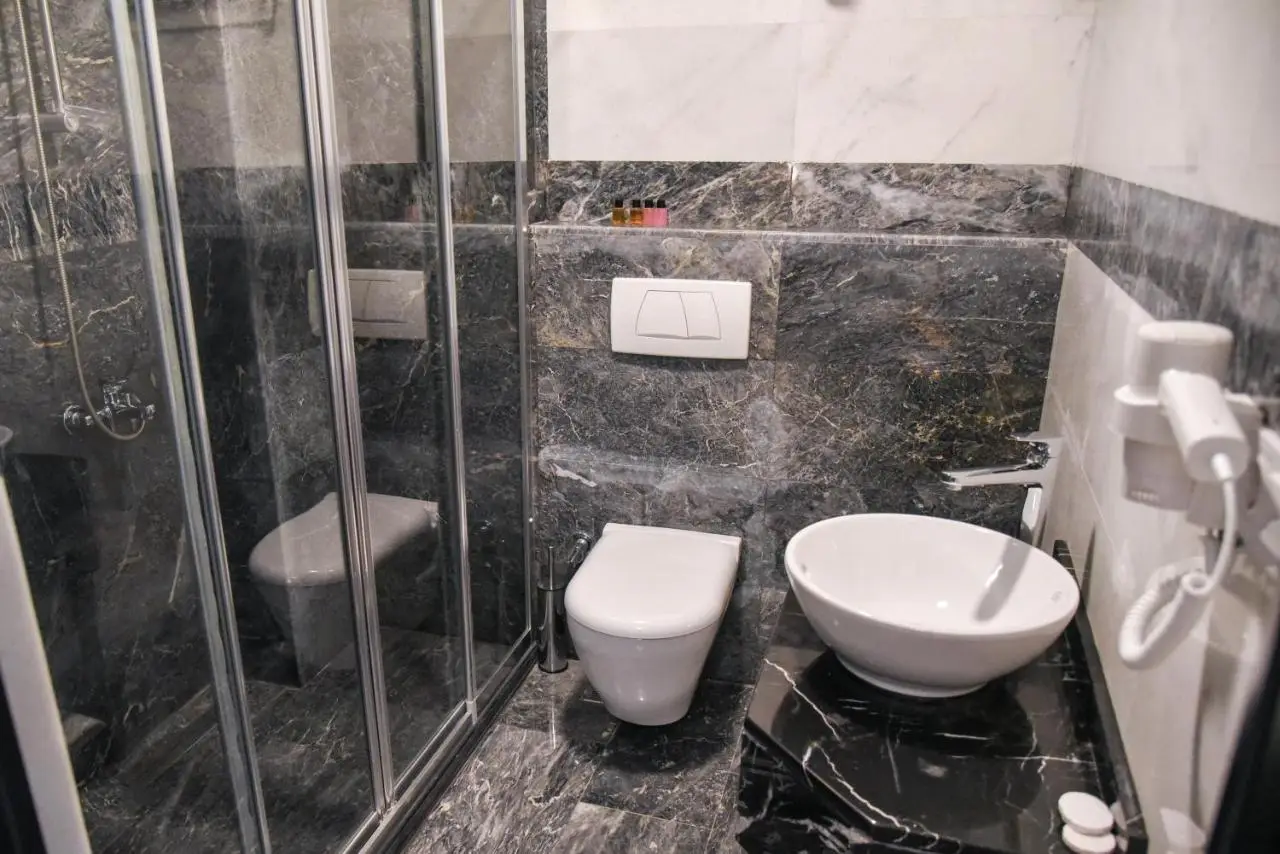 LUXIR HOTEL