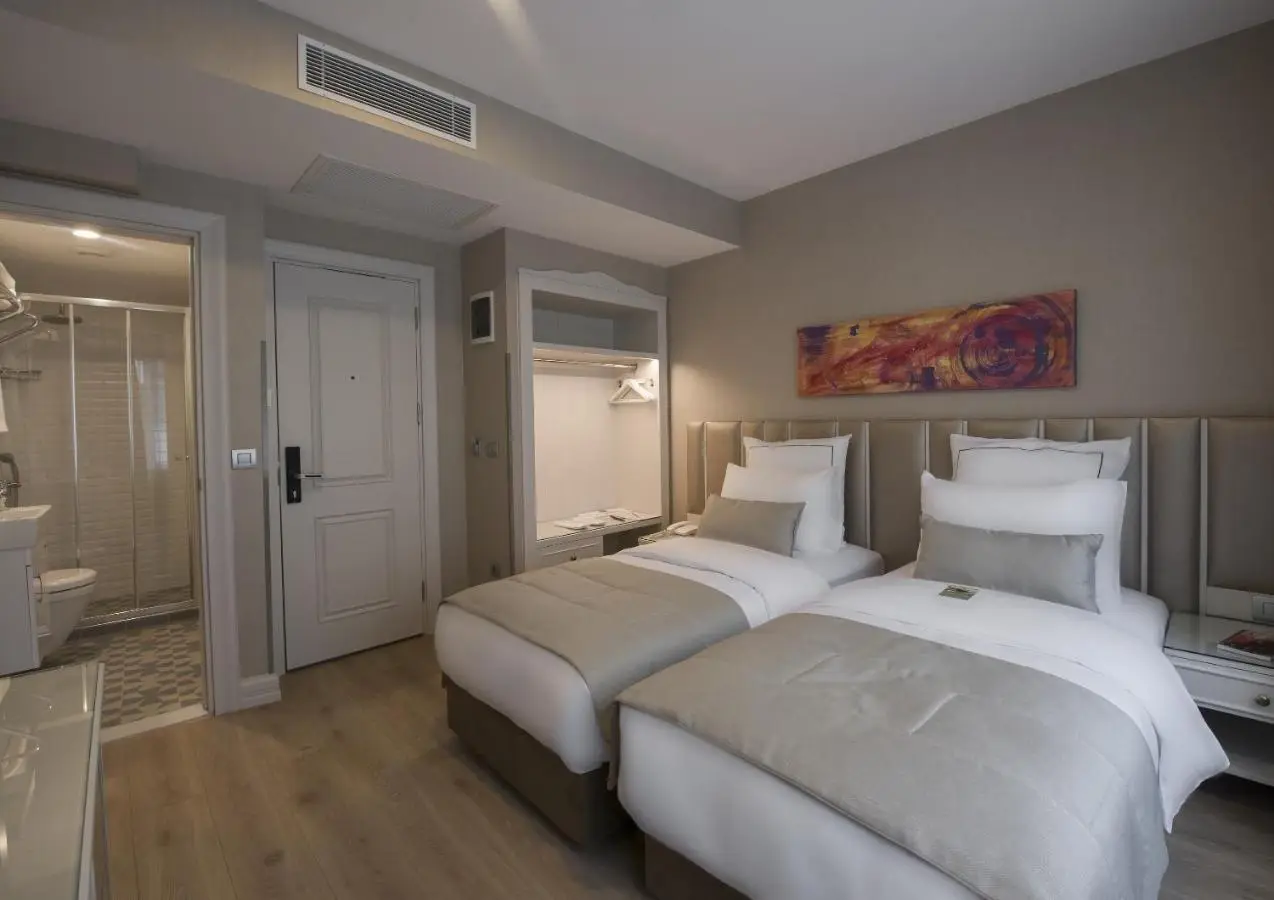 Le Petit Palace Hotel - Special Category